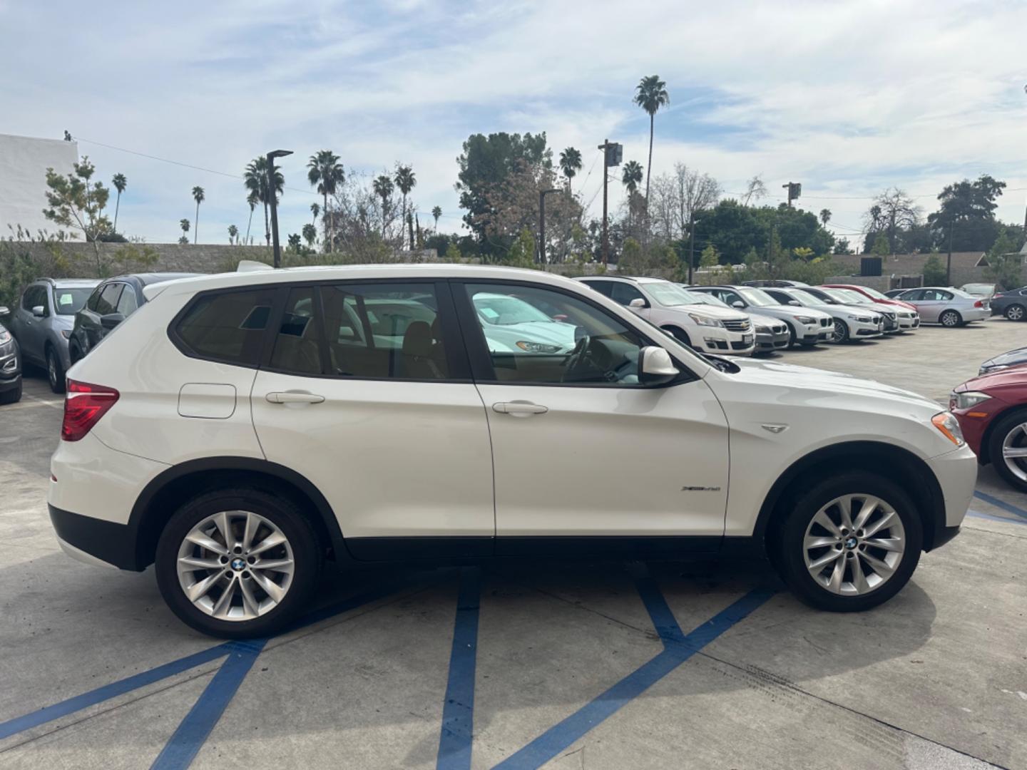 2013 WHITE /Tan BMW X3 xDrive28i (5UXWX9C54D0) with an 3.0L L6 DOHC 24V engine, 8-Speed Automatic transmission, located at 30 S. Berkeley Avenue, Pasadena, CA, 91107, (626) 248-7567, 34.145447, -118.109398 - Photo#5